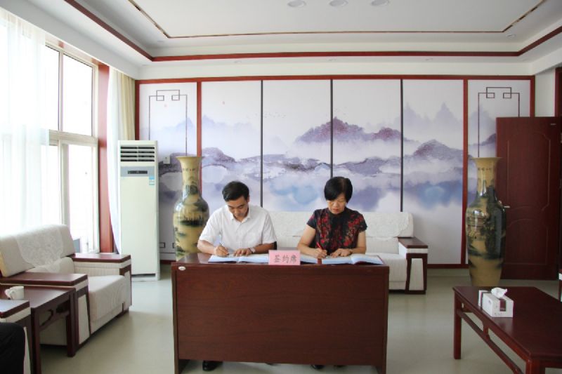 校企聯(lián)袂，共筑教育——“龍港·育秀園”又一教育教學(xué)獎(jiǎng)勵(lì)基金簽約儀式圓滿完成！